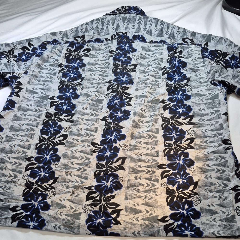 Men's Floral Button-Down Shirt in Black and Blue - Picture 8 of 11